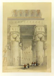 Vue sous le portique du temple de Dendérah, d